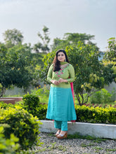 Hand embroidered shaded kurta set